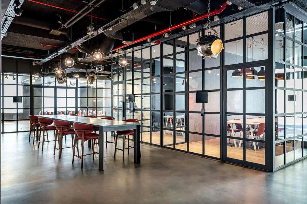 Radisson Red Brussels 4*